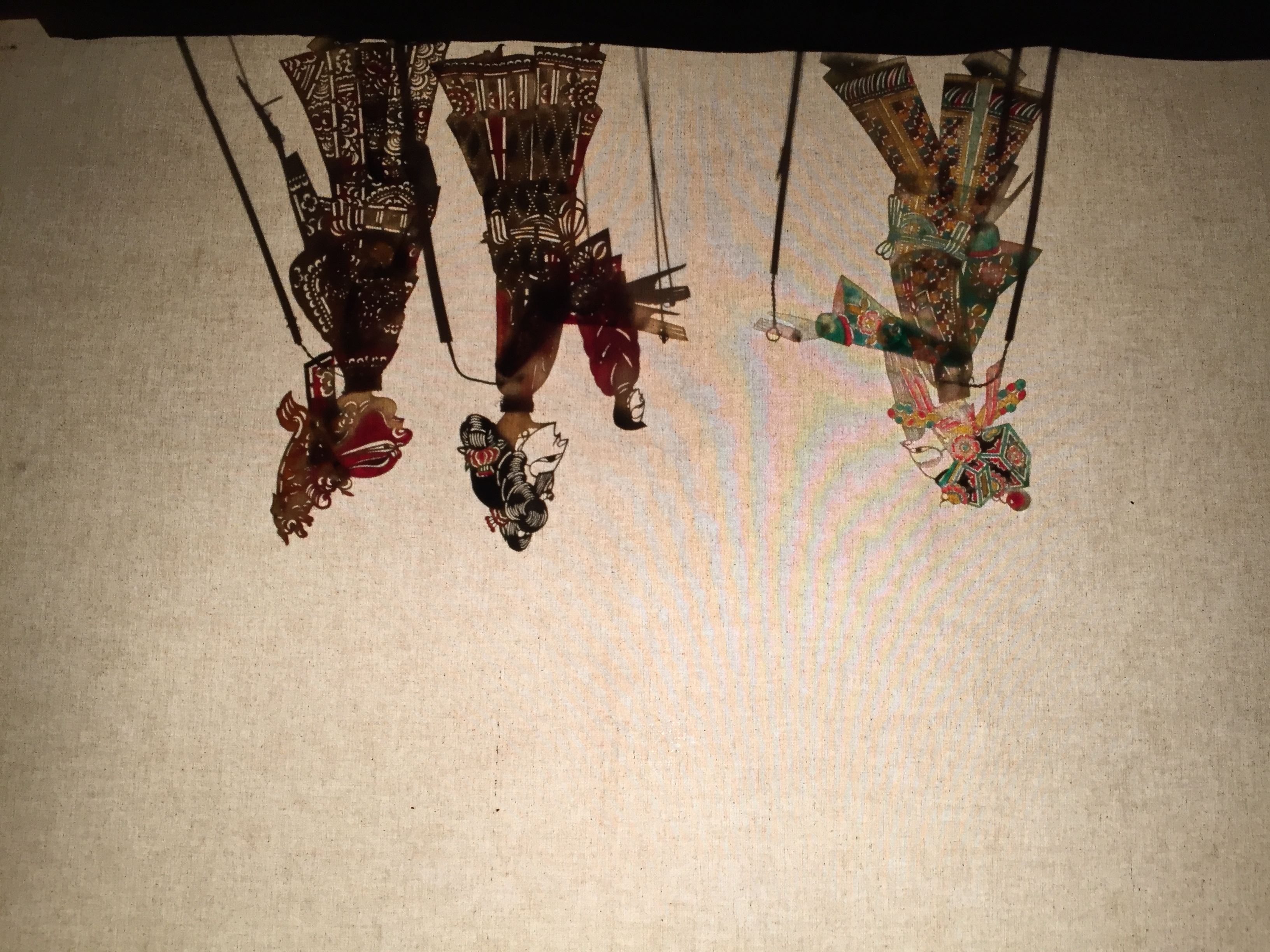 Celle-ci contient Lo Zha, un enfant aux pouvoirs magiques et à la force extraordinaire