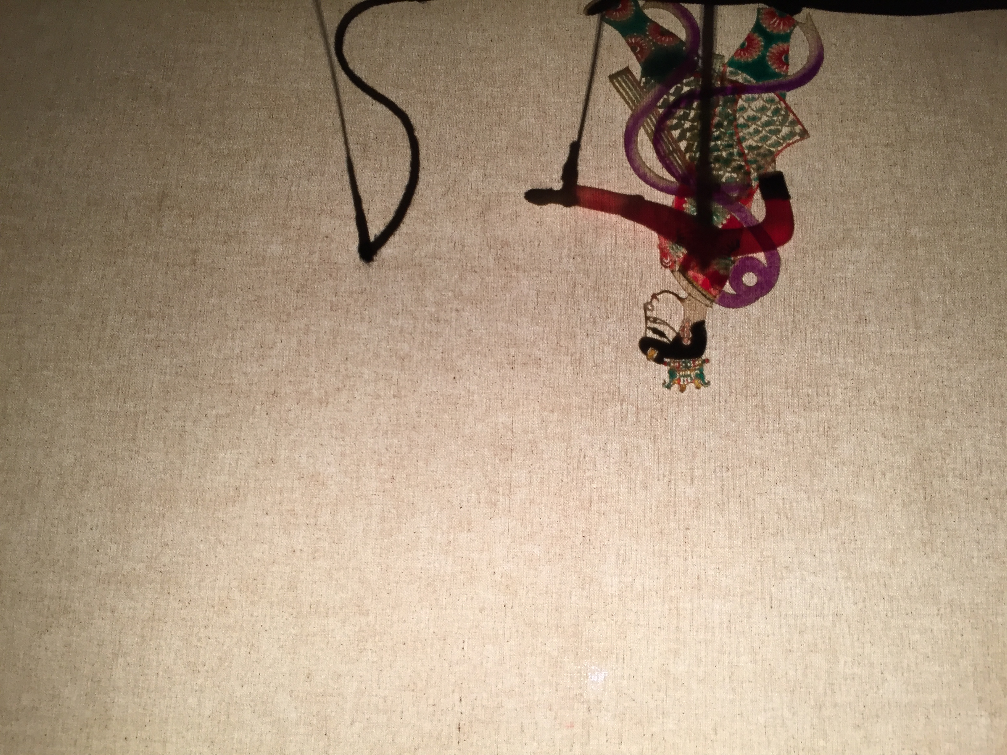 Lo Zha rattrape le Roi Dragon et le transforme en asticot. Le Roi Dragon est encore plus furieux