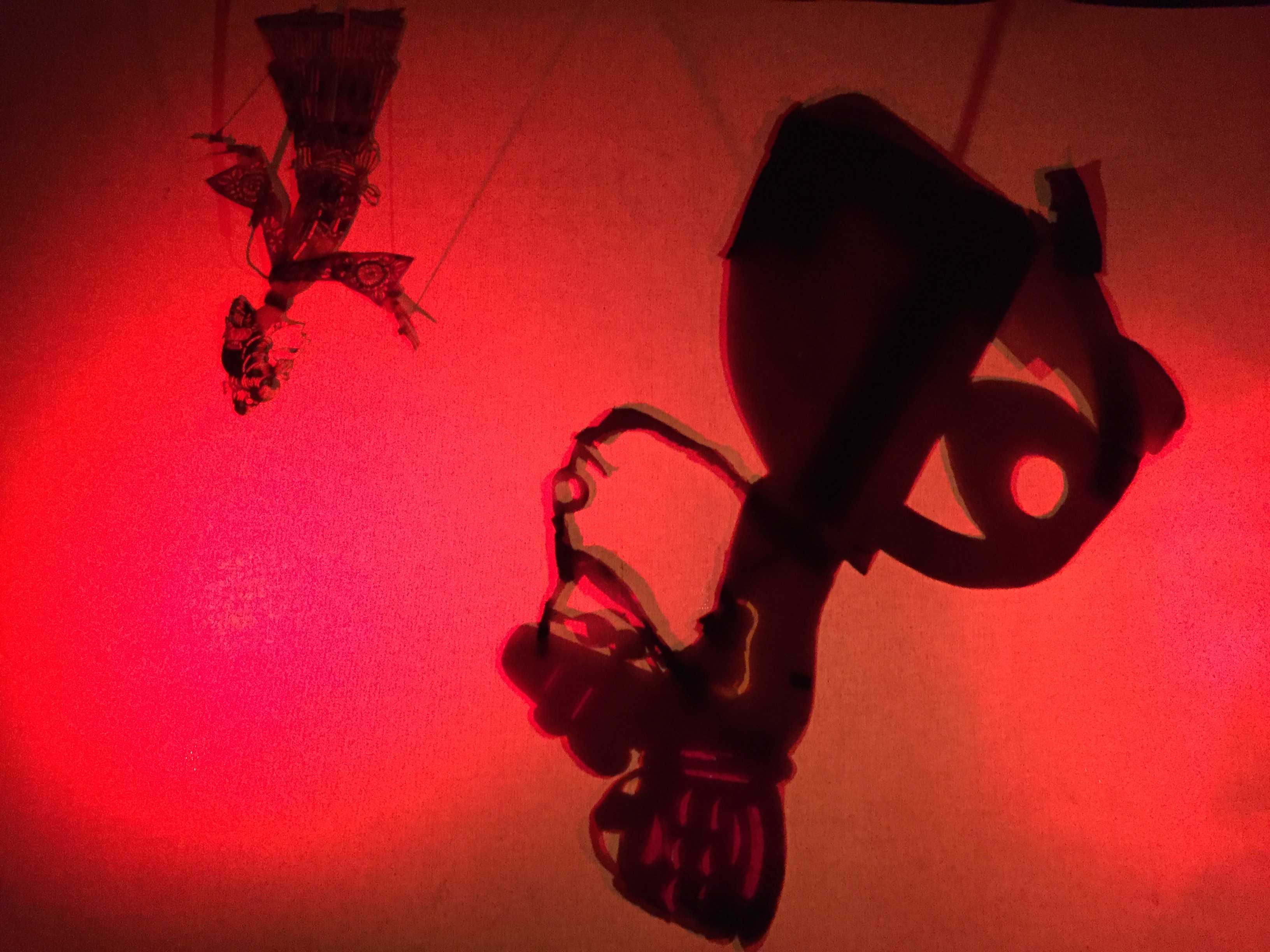 Mais pour apaiser le Roi Dragon toujours furieux, Lo Zha accepte d'aller en Enfer. Sa mère le ramène chez son Maître le Magicien Tai Yi