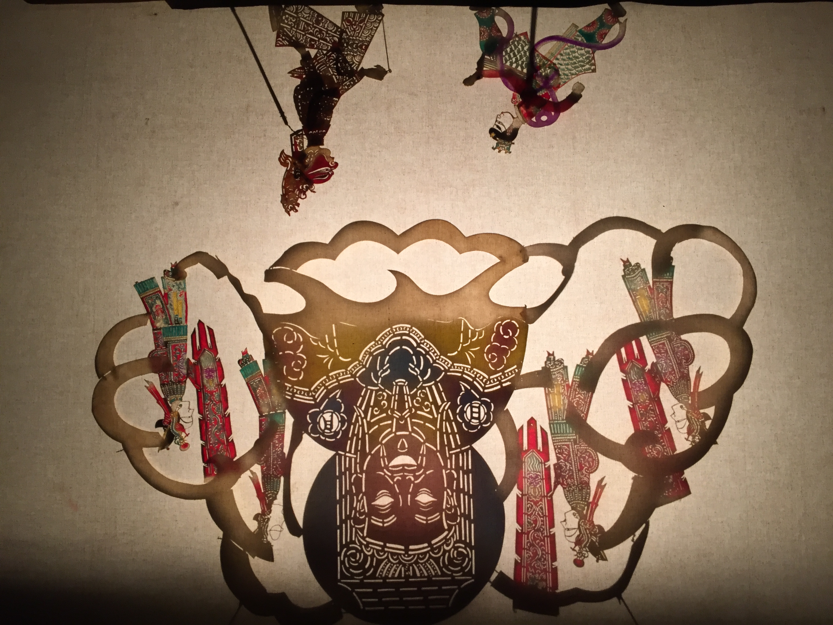 Lo Zha retourne voir son père. L'Empereur de Jade intervient alors et explique que les pouvoirs de Lo Zha doivent aider à rétablir la paix sur la Terre